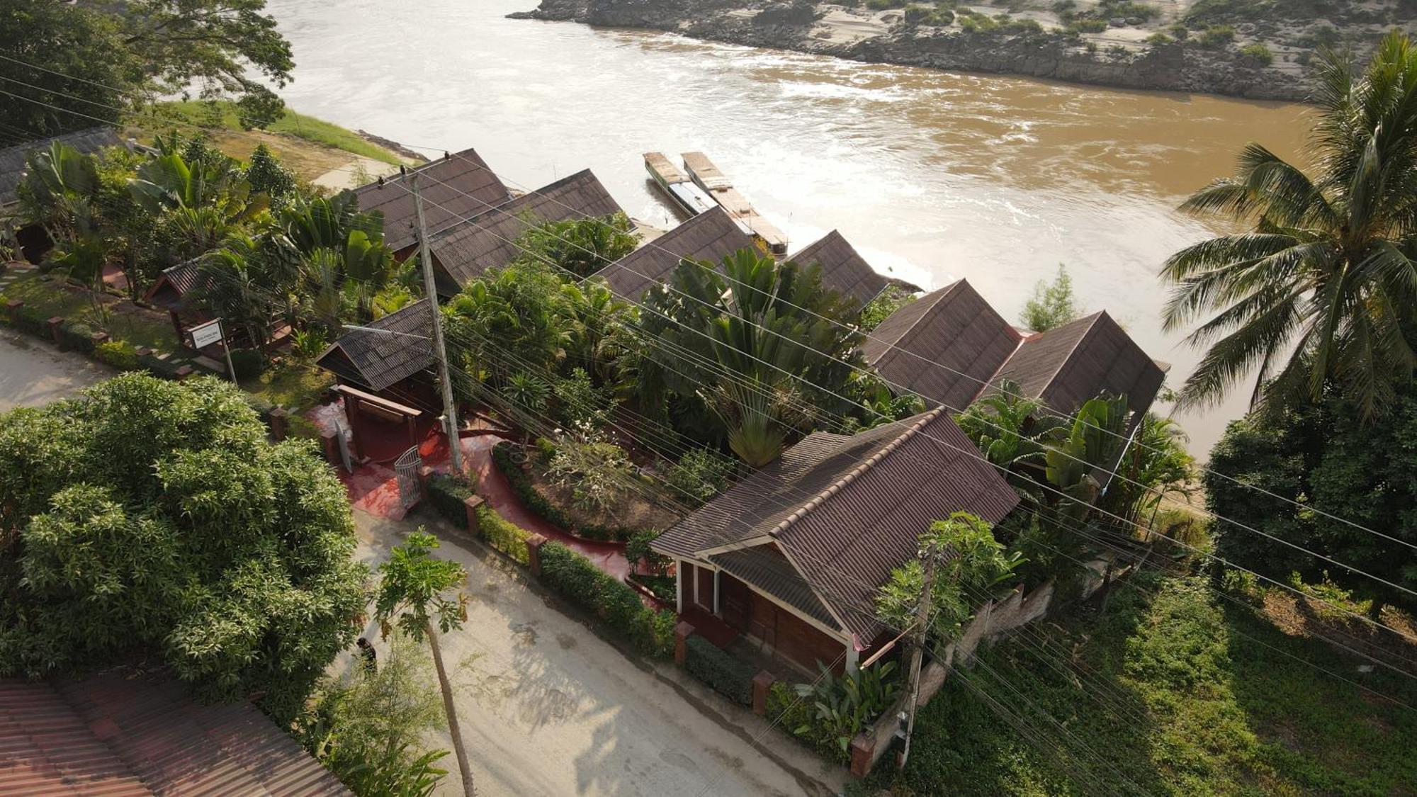 Mekong Riverside Lodge Pakbeng Bagian luar foto